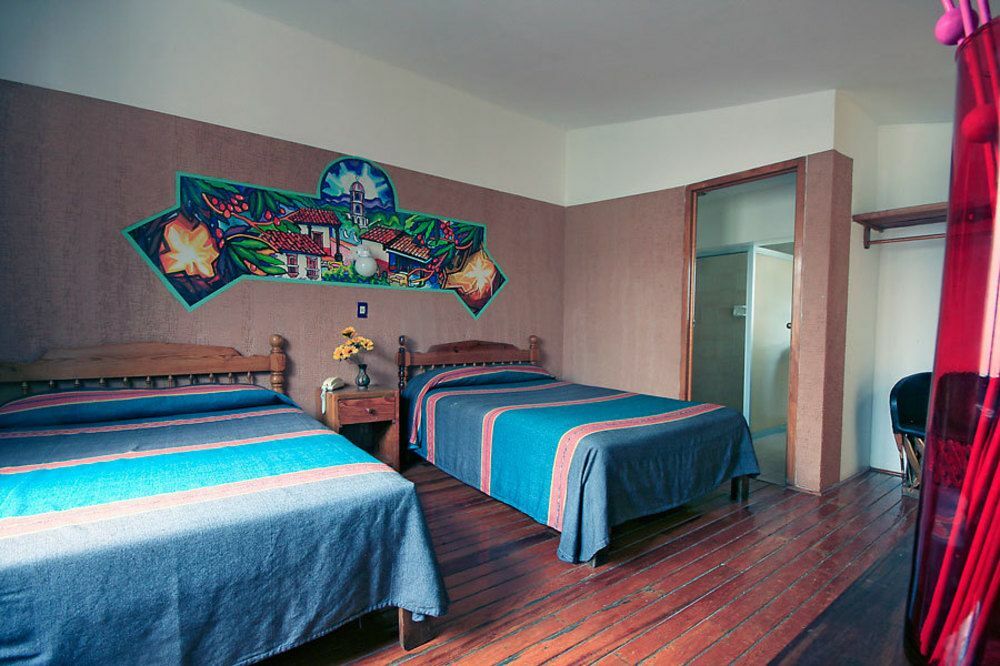 Hotel Regis Uruapan  エクステリア 写真
